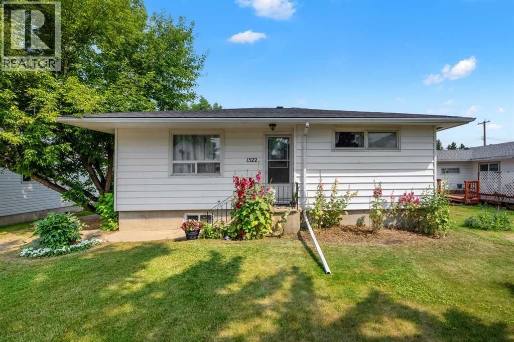 Property Photo:  1522 20 Avenue  AB T0M 0W0 