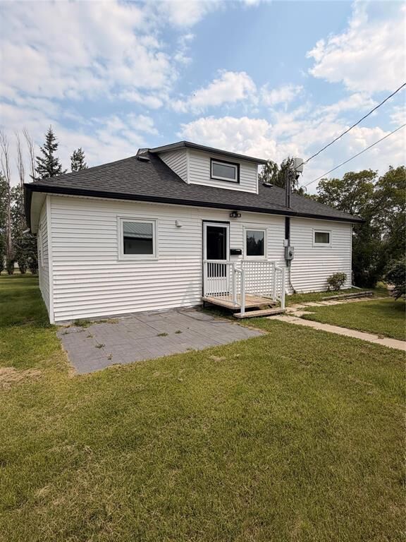 Property Photo: 508 Third Avenue MB R0M 1T0