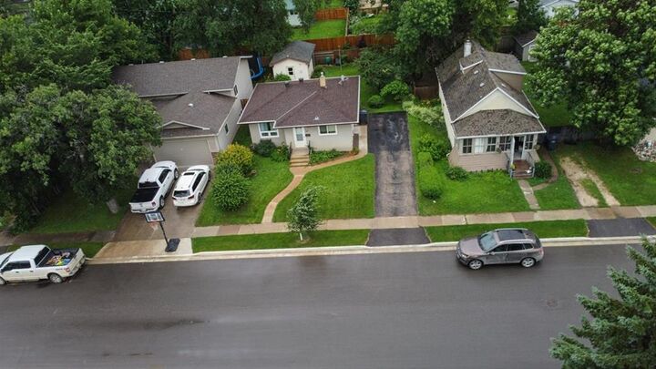 Property Photo: 32 10th Street Southwest MB R1N 2P8