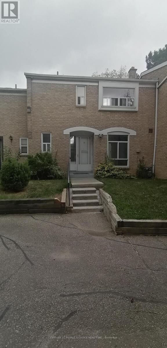Property Photo:  17 Gosford Boulevard 9  ON M3N 2G7 