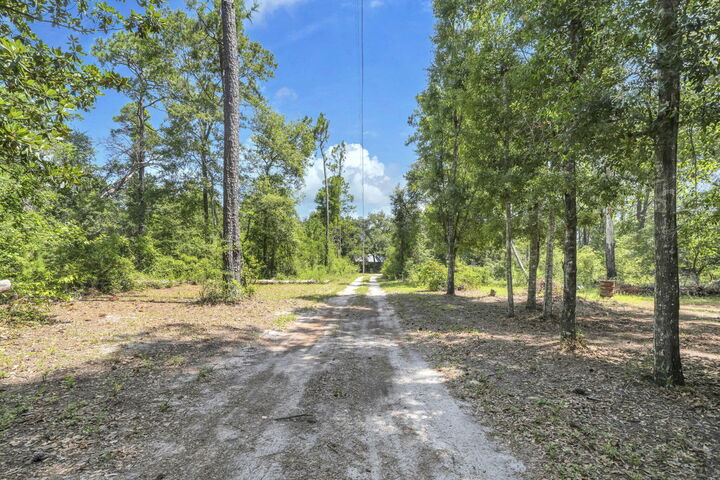 Property Photo: 41 Frog Hill Road FL 32439