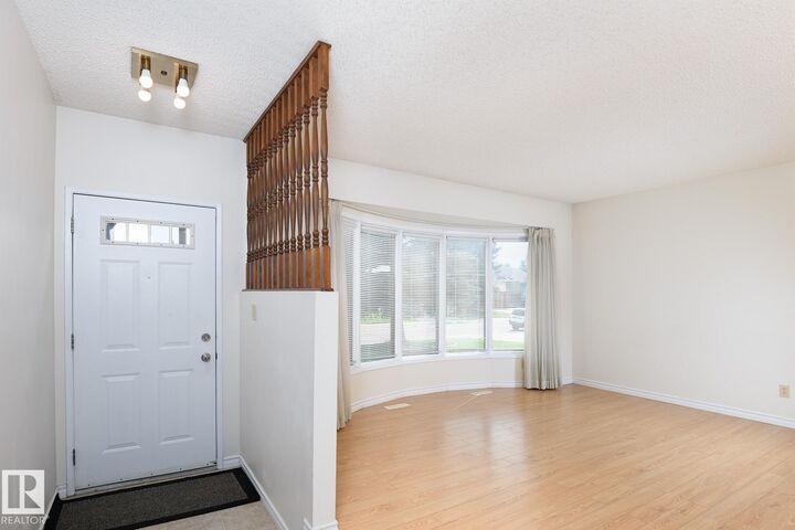 Property Photo:  18512 98 Avenue NW  AB T5T 3J5 