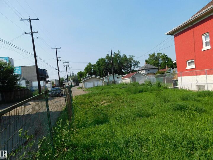9352 107A Avenue NW — photo 1
