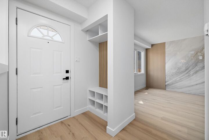 Property Photo:  84 Willowdale Place NW  AB T5T 1Z4 