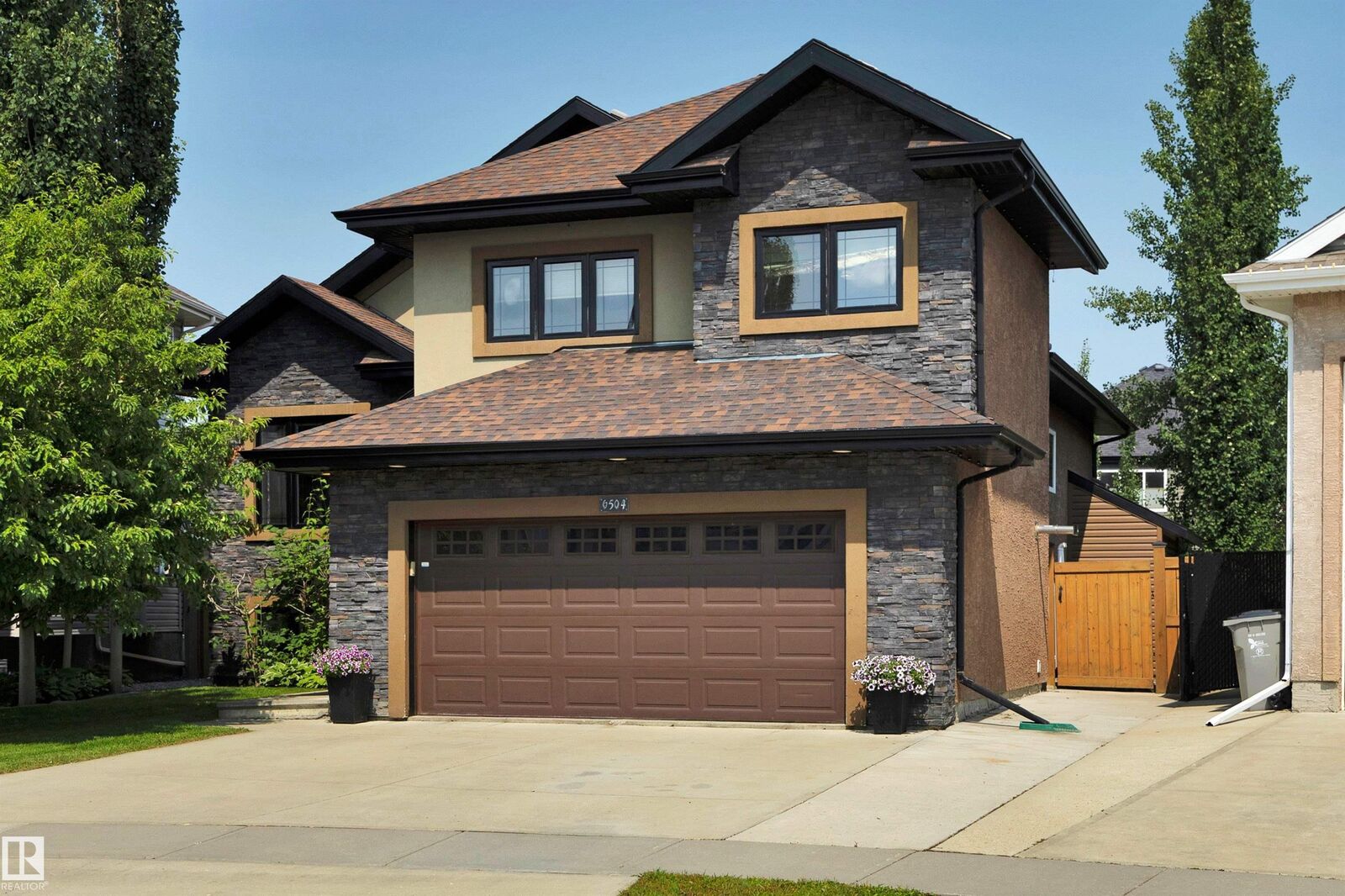 Property Photo: 6504 37 Avenue AB T4X 0G6
