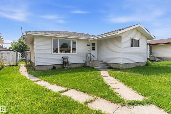 Property Photo:  6907 Delwood Road NW  AB T5C 3A6 