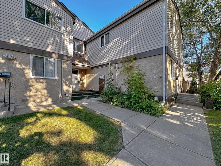 Property Photo:  862 Erin Place NW  AB T5T 1M6 