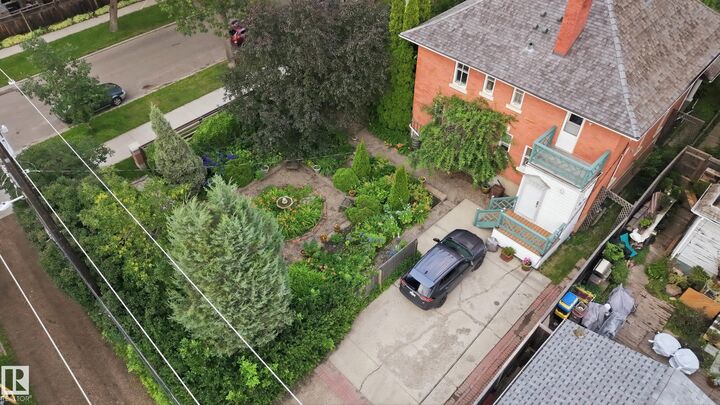 Property Photo:  8520 104 Street NW  AB T6E 4G4 