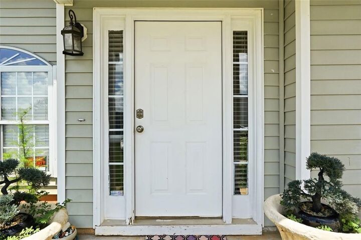 Property Photo: 1016 Meadow Glen Circle GA 30213