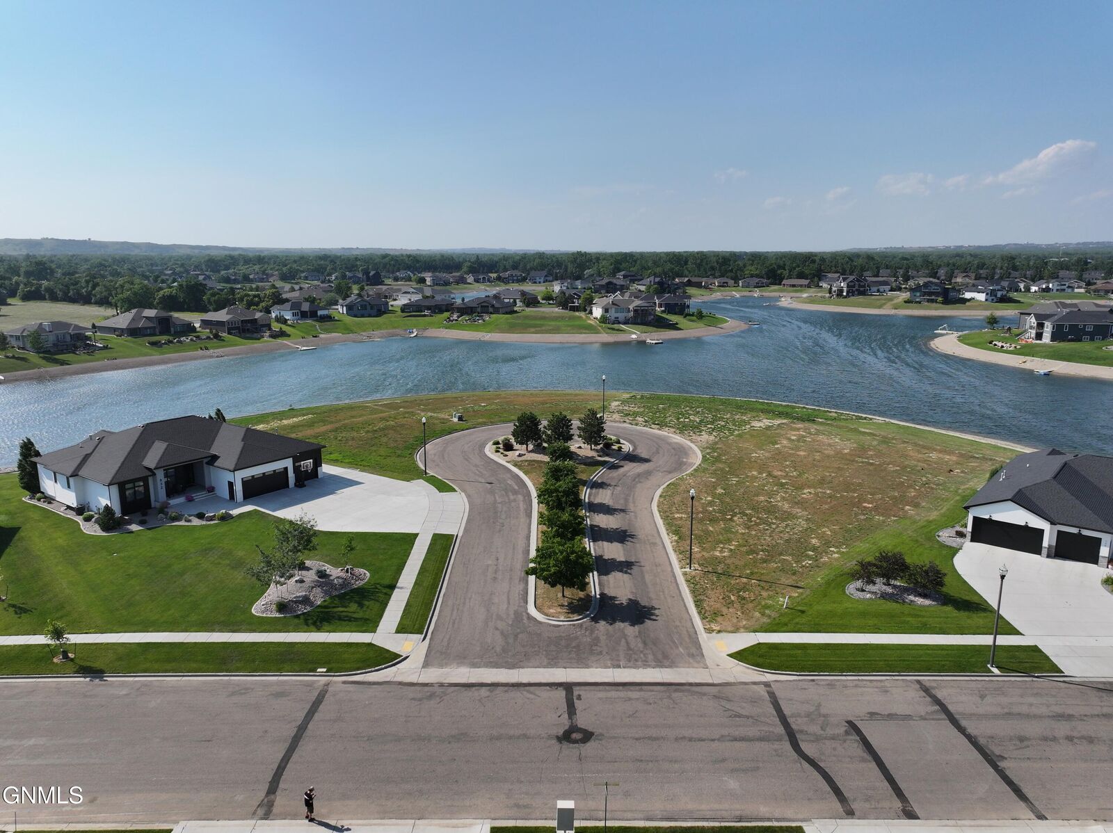 Property Photo:  800 Southbay Circle  ND 58504 