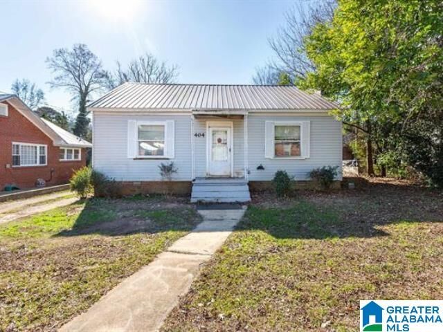 Property Photo: 1404 E 10th Street AL 36207