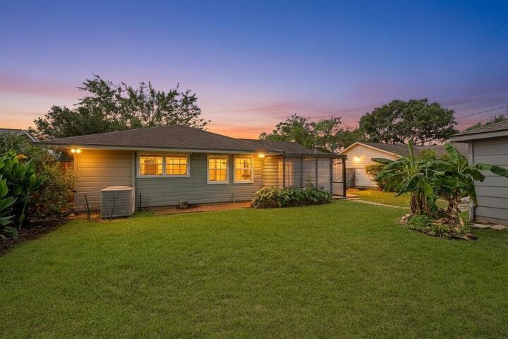 Property Photo: 2707 Droxford Drive TX 77008