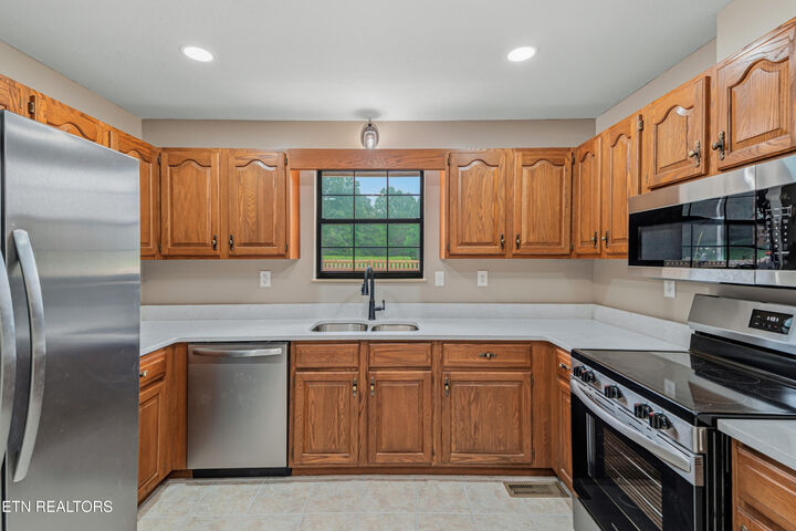 Property Photo: 394 Pattie Gap Rd TN 37846