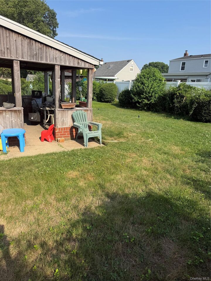 Property Photo:  172 N Walnut Street  NY 11758 