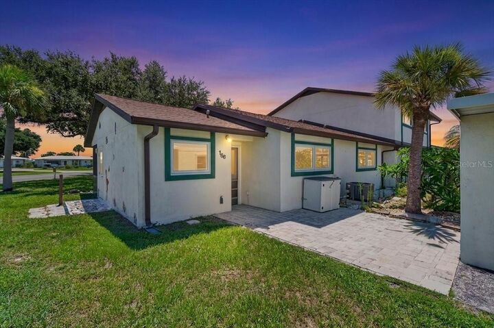 Property Photo: 166 Circlewood Drive 101 FL 34293