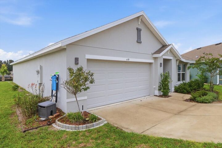 Property Photo: 410 W Putting Green Court FL 34465