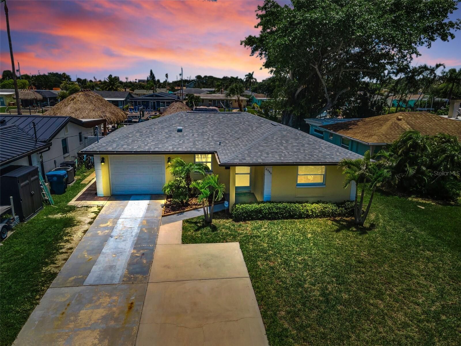Property Photo:  4946 Blue Heron Drive  FL 34652 