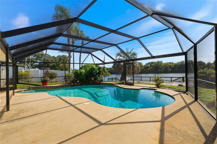 Property Photo:  6811 Twelve Oaks Boulevard  FL 33624 