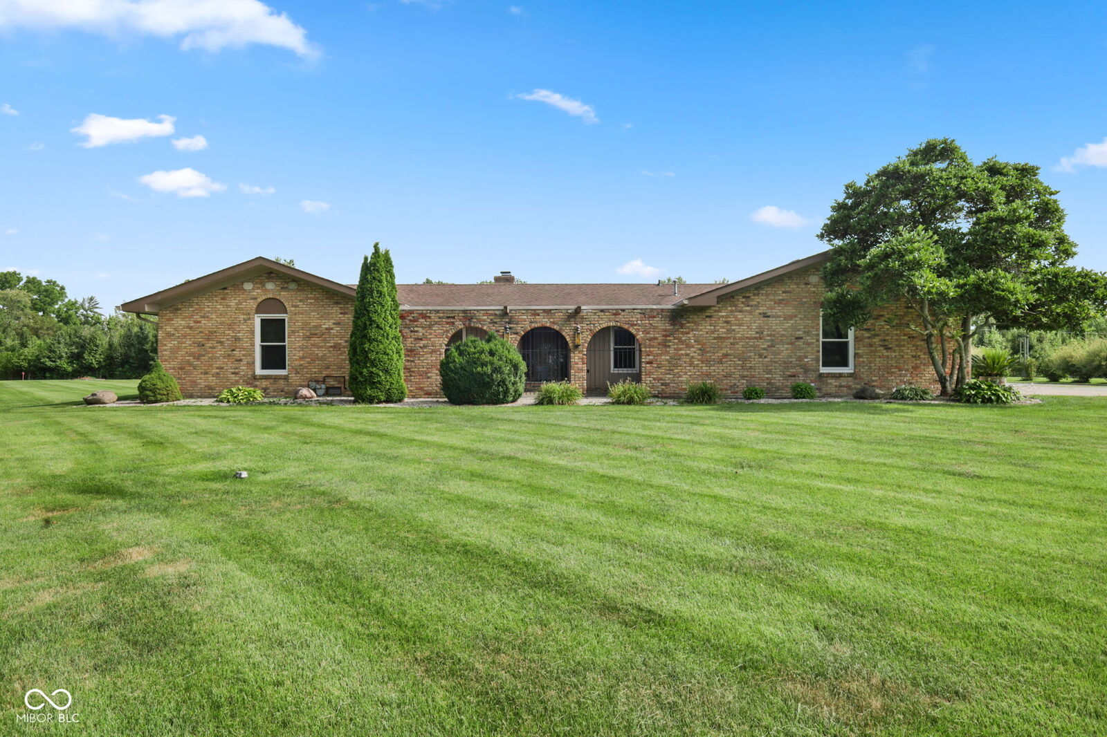 Property Photo: 3885 Honey Creek Court IN 46143