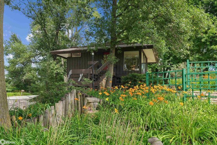Property Photo:  1743 Country Club Lane  IA 50158 
