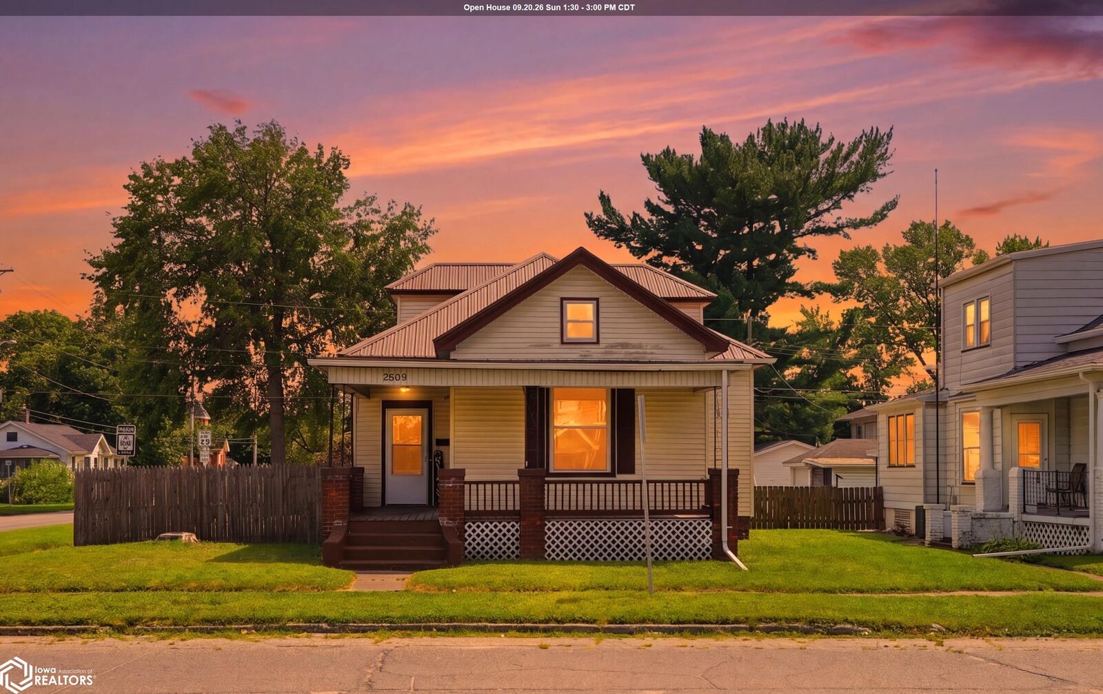 Property Photo:  2004 Avenue H  IA 52627 