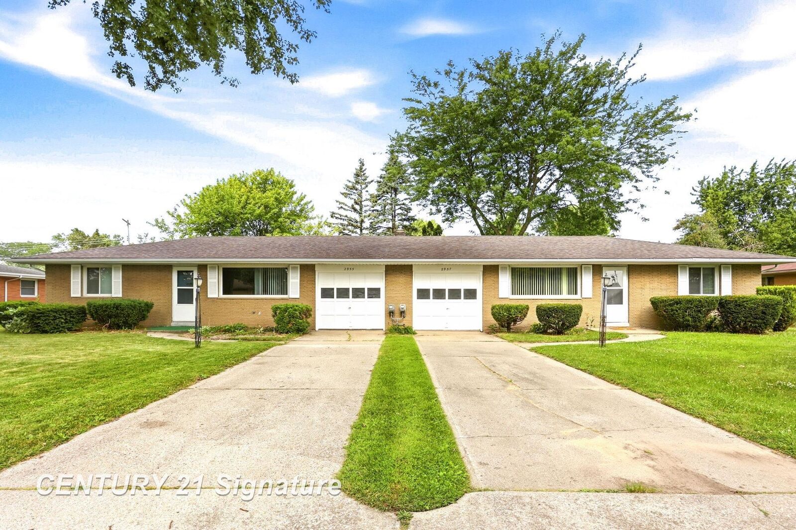 Property Photo:  2955 Whitfield Drive  MI 48603 
