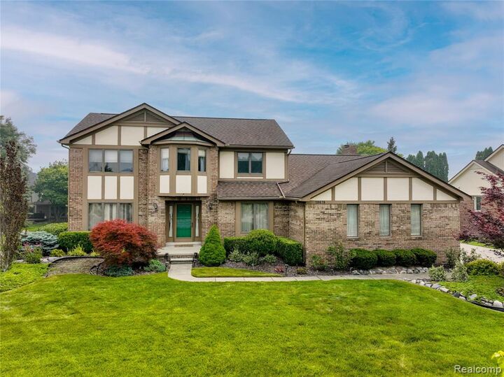 Property Photo:  19678 Ashley Court  MI 48152 4025 