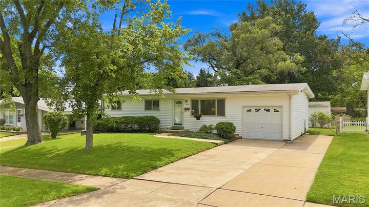 Property Photo: 1560 Starling Drive MO 63031