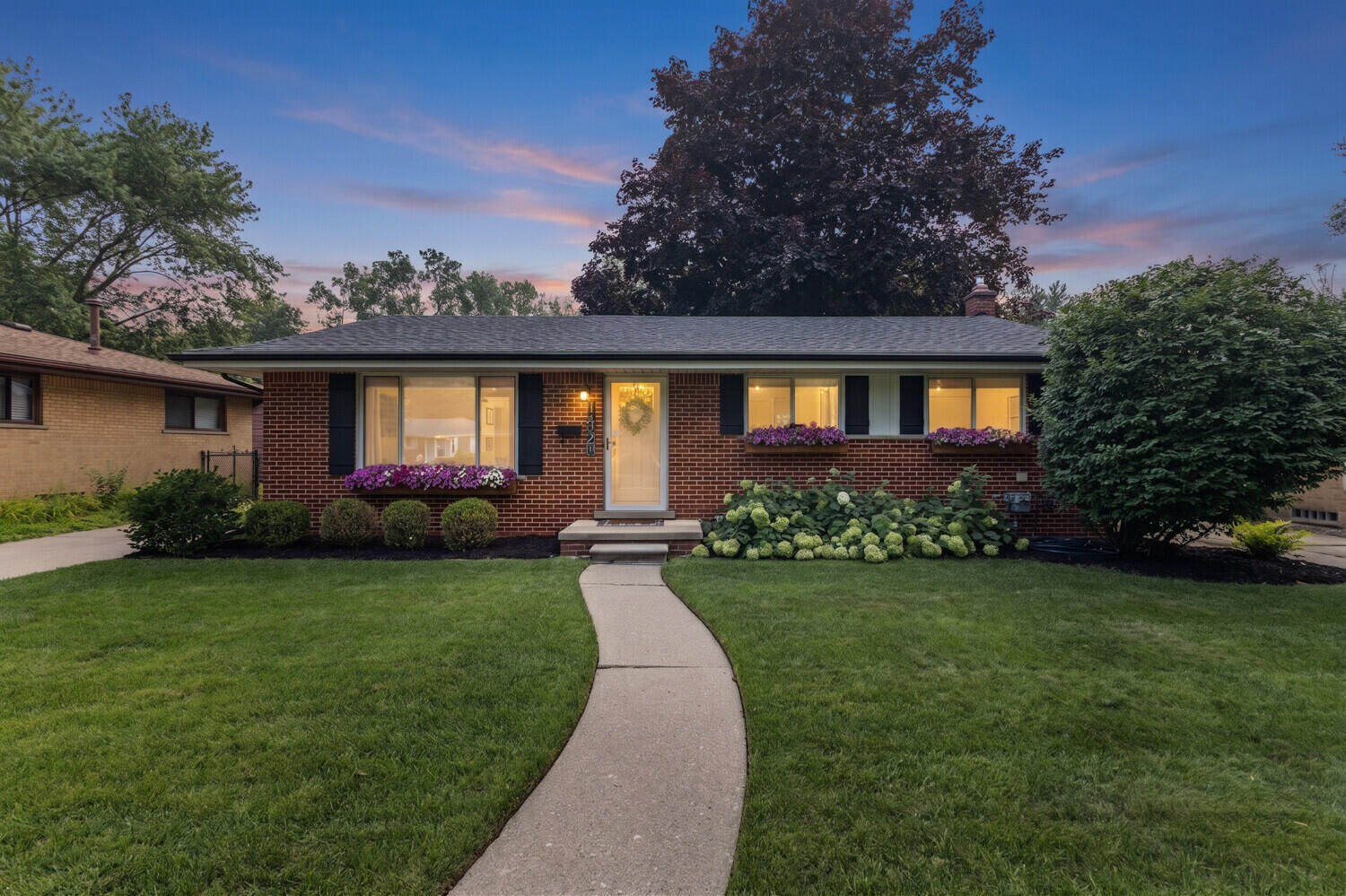 Property Photo:  14928 Country Club Drive  MI 48154 
