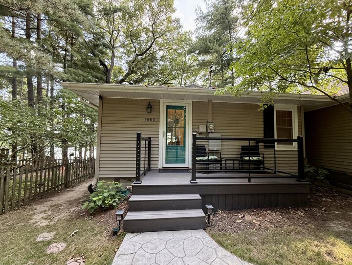 Property Photo:  1880 Hemlock Crest Drive  MI 49082 