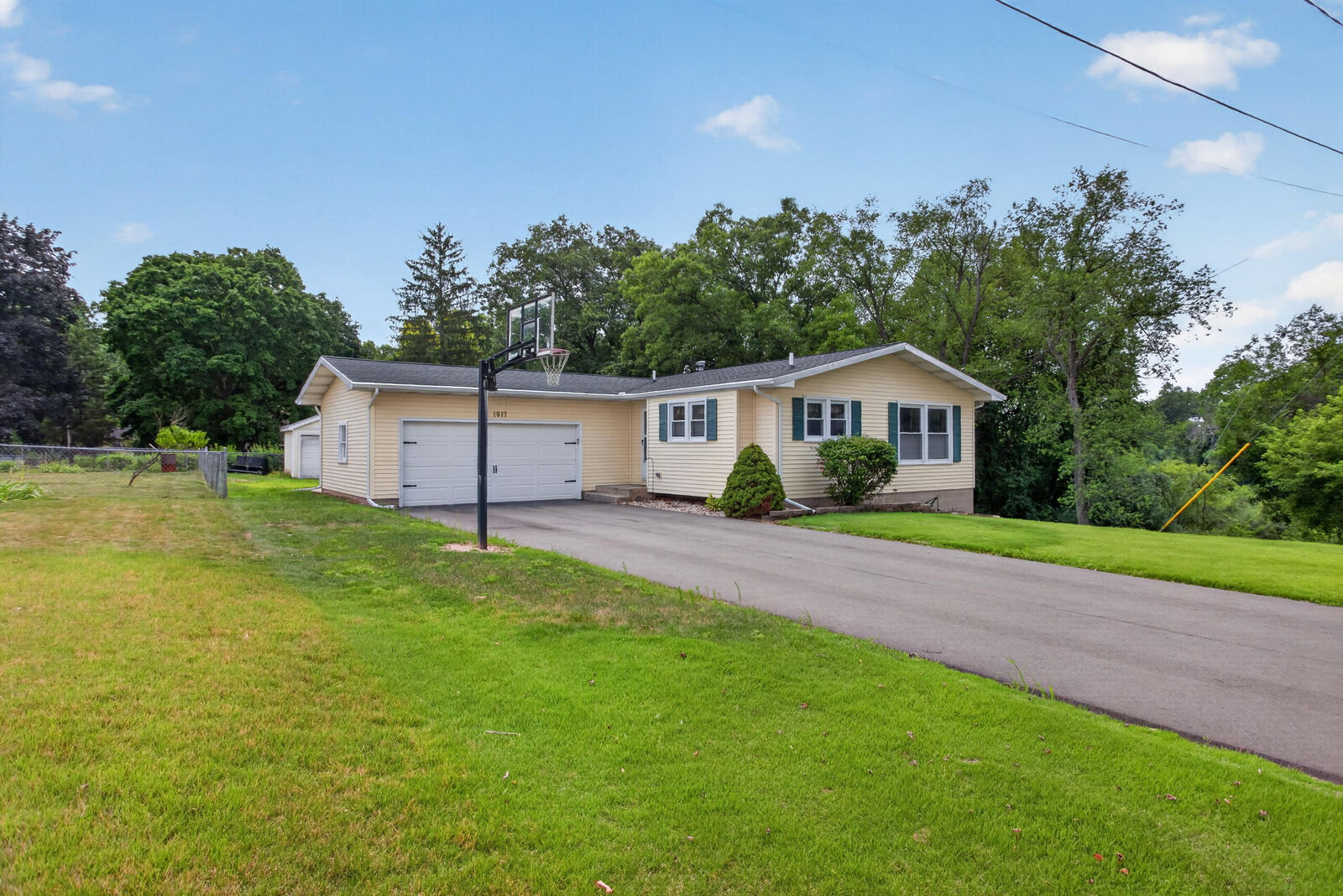 Property Photo: 1617 Duguid Road MI 49203