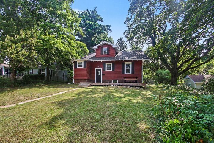 Property Photo:  1217 Pinehurst Boulevard  MI 49006 