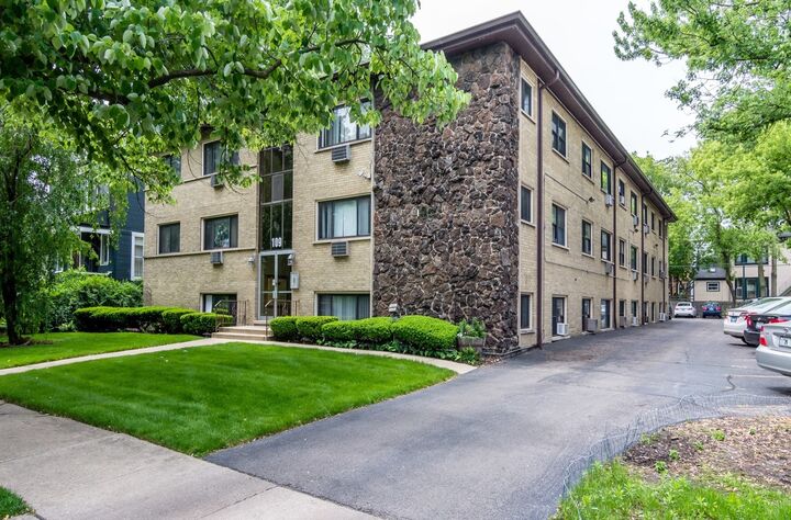 Property Photo:  109 S Elmwood Avenue 16  IL 60302 