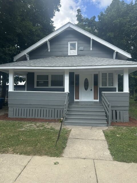 Property Photo: 664 Lenox Avenue E IL 60085