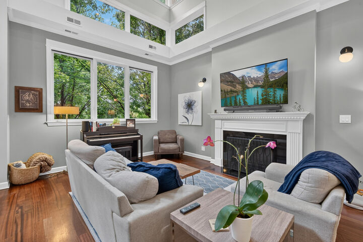Property Photo:  1320 W Grenshaw Street 2  IL 60607 
