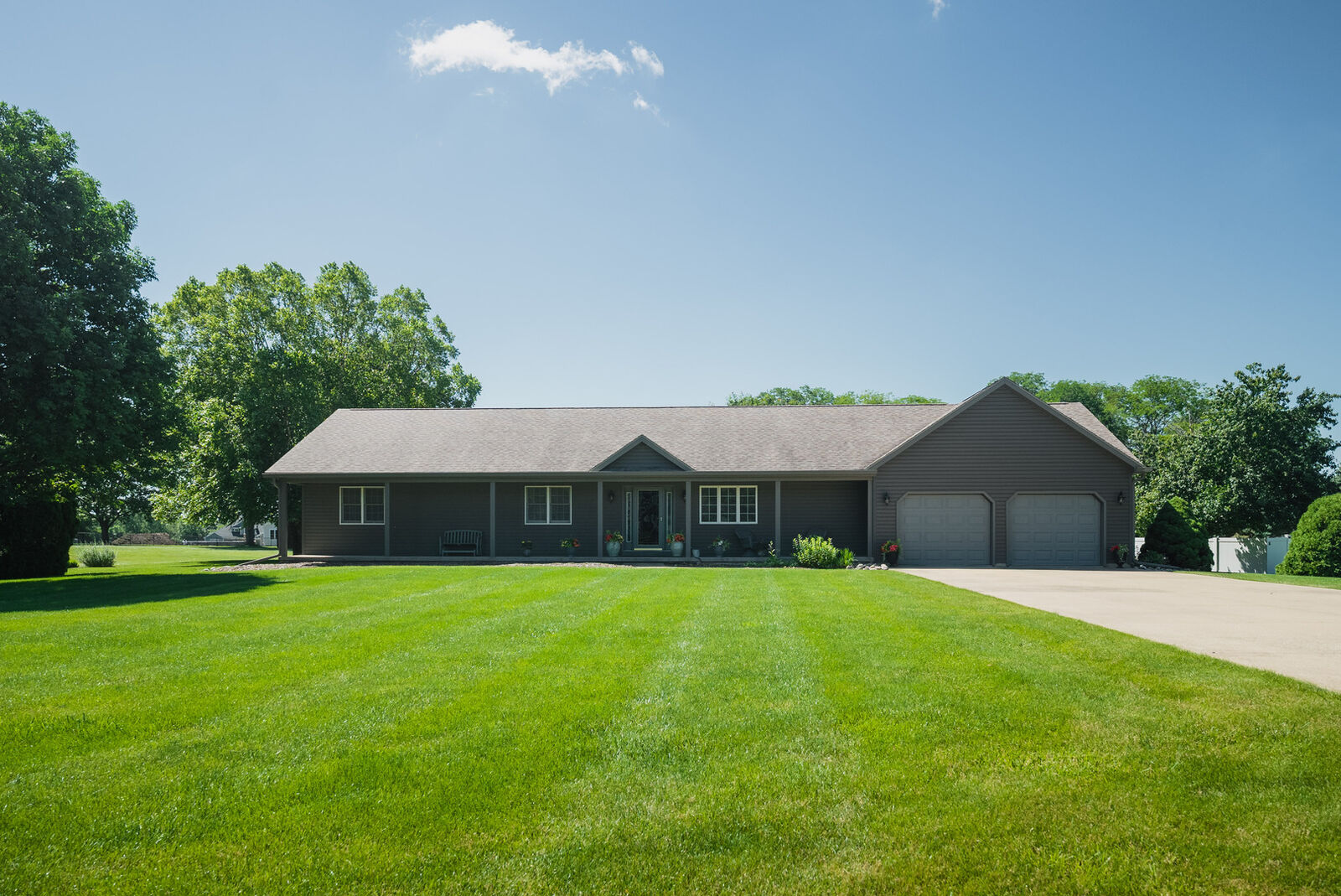 Property Photo:  800 Burgess Drive  IL 61373 