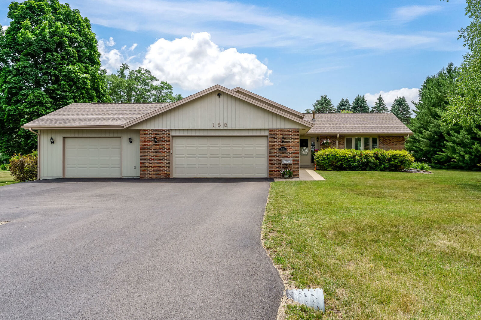 Property Photo:  