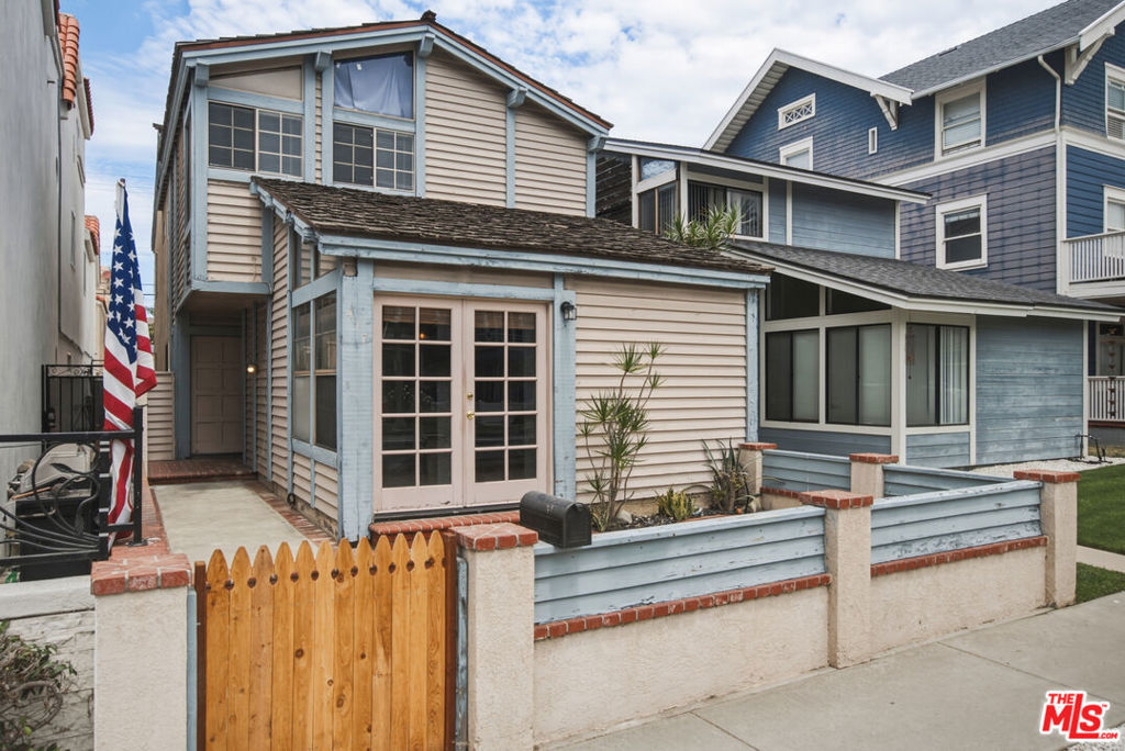 Property Photo: 417 8th Street CA 92648