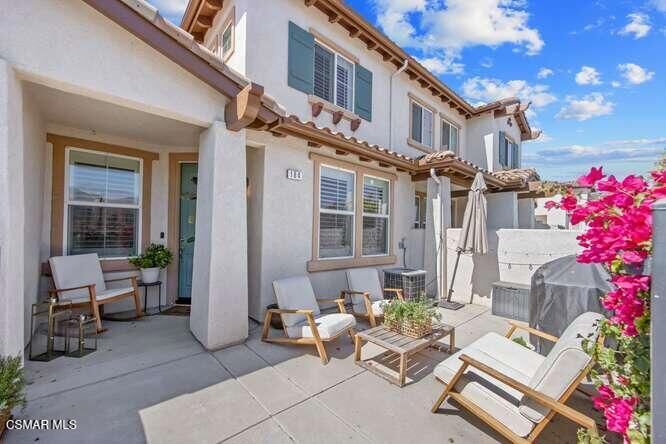 Property Photo:  184 Via Katrina  CA 91320 