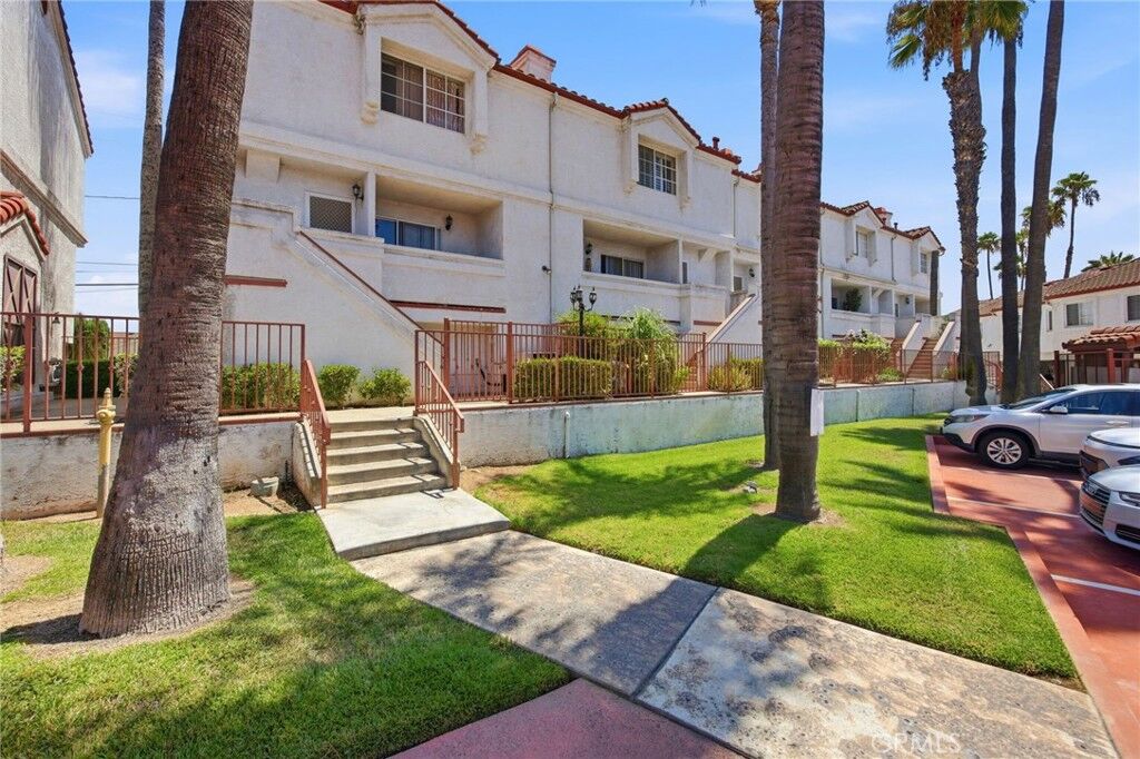 Property Photo:  264 E Beverly Boulevard A  CA 90640 
