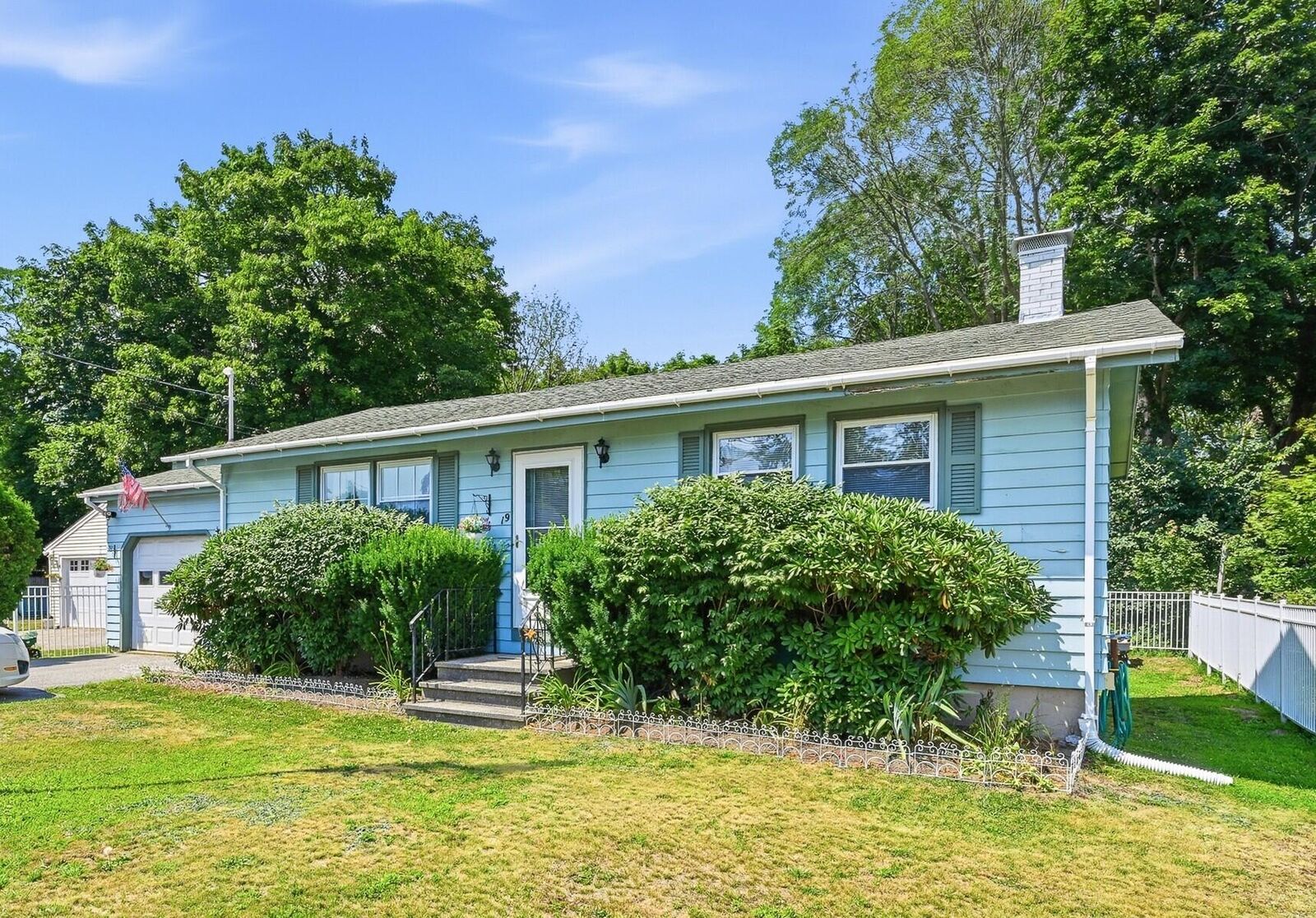 Property Photo:  19 Richardson Street  ME 04530 
