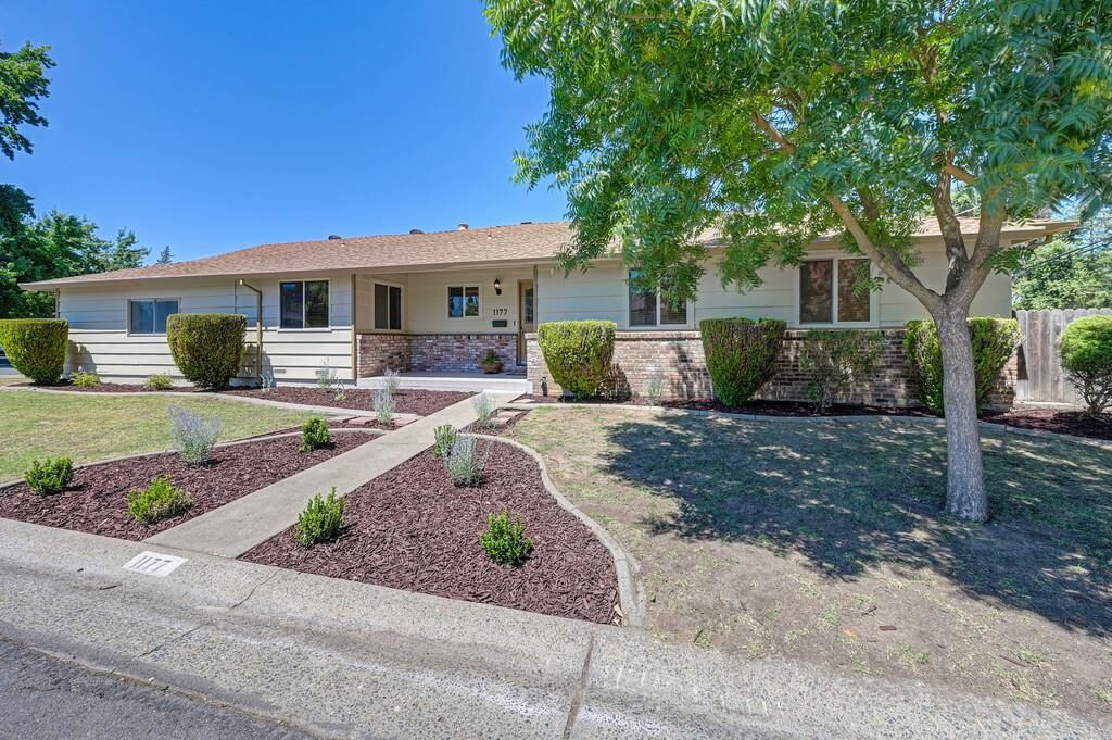 Property Photo: 1177 Theo Way CA 95822