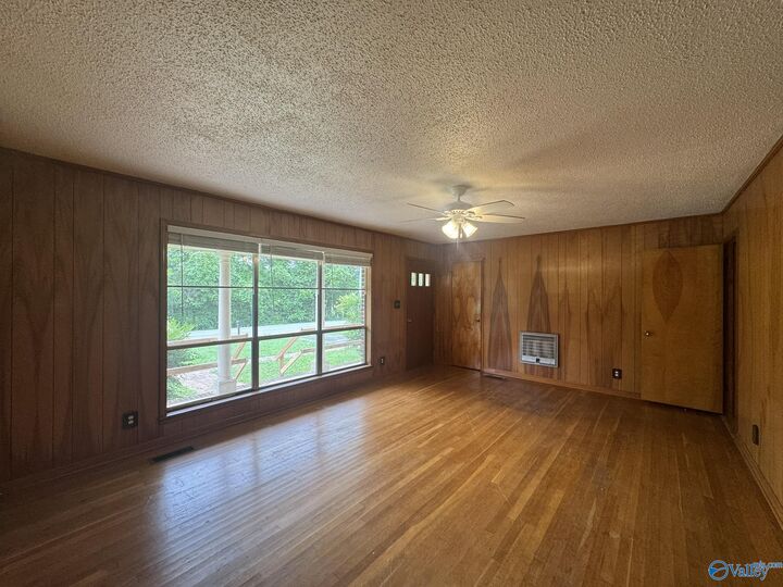 Property Photo:  109 Pinhook Road  AL 35650 