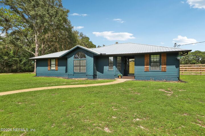 Property Photo: 147 Dow Court FL 32043