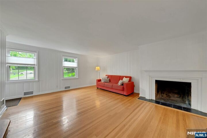 Property Photo:  68 Dwight Place B  NJ 07631 