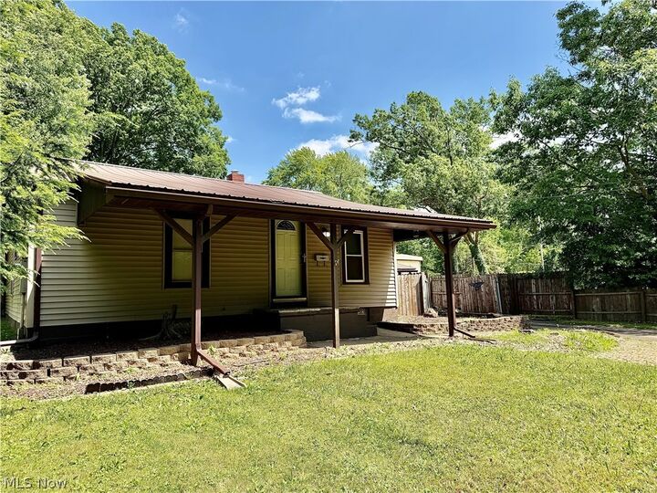 Property Photo:  2108 Clermont Avenue NE  OH 44484 