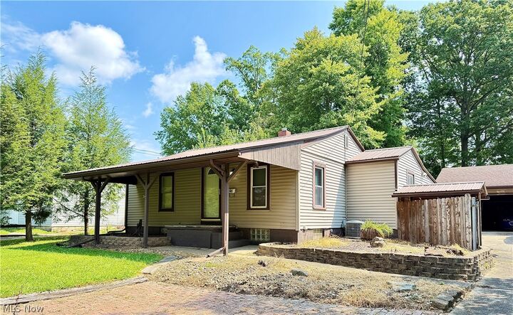 Property Photo:  2108 Clermont Avenue NE  OH 44484 