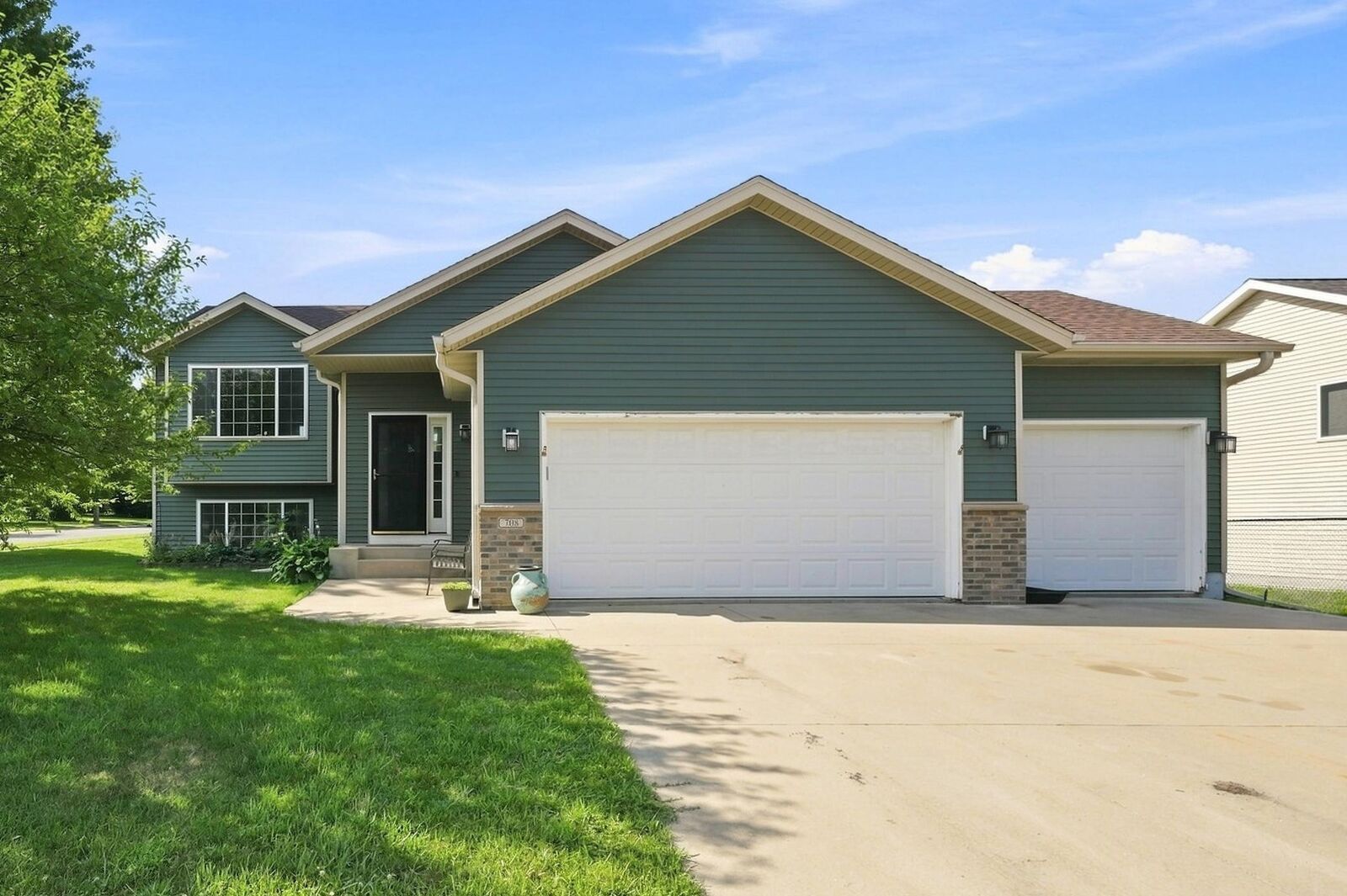 Property Photo:  708 Maplebrook Drive NE  MN 55976 