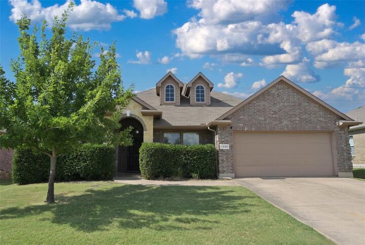 Property Photo: 1500 Dun Horse Drive TX 76052