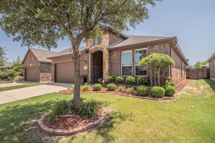 Property Photo: 1836 Velarde Road TX 76131